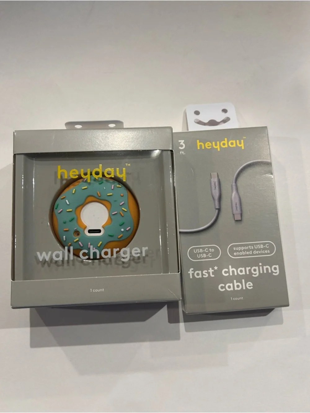heyday Donut Wall Charger + Fast Charging USB-C Cable multicolor New